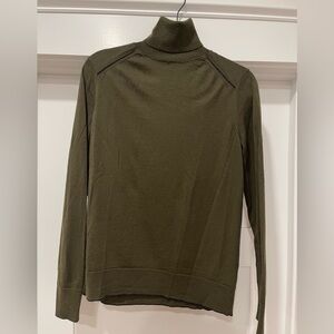 Banana Republic Women's Lightweight Turtleneck Sweater in Olive Merino Wool